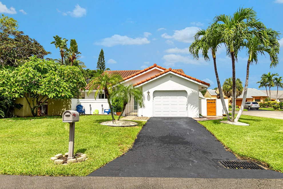 Unit for sale at 850 NW 21st Way, Delray Beach, FL 33445