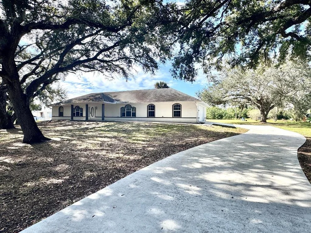 Unit for sale at 8379 NW 189th Avenue, Okeechobee, FL 34972