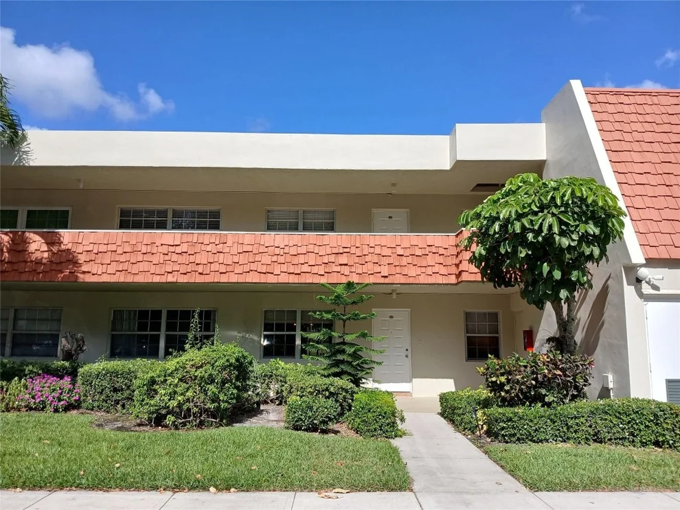 Unit for sale at 907 Cypress Terrace, Pompano Beach, FL 33069
