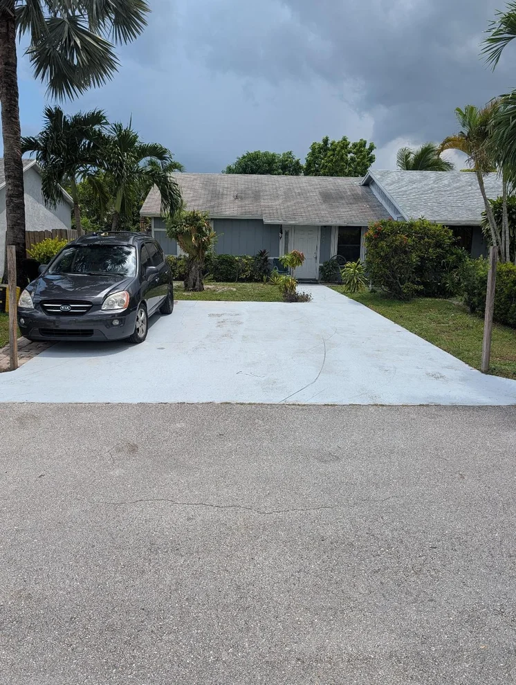 Unit for sale at 3848 Parkside Circle, Palm Springs, FL 33461