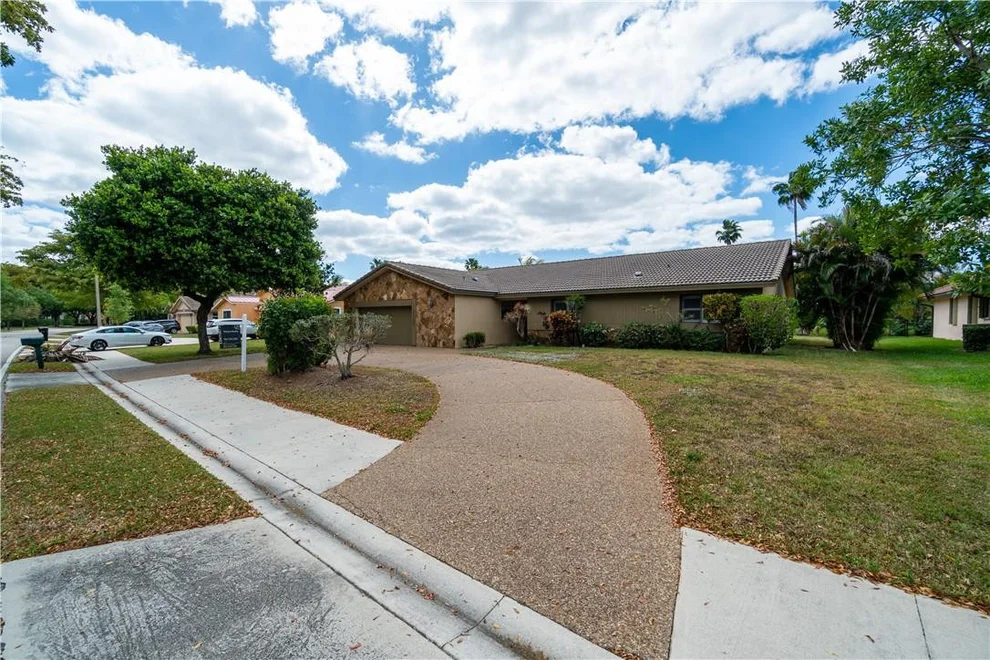 Unit for sale at 10982 Lakeview Drive, Coral Springs, FL 33071