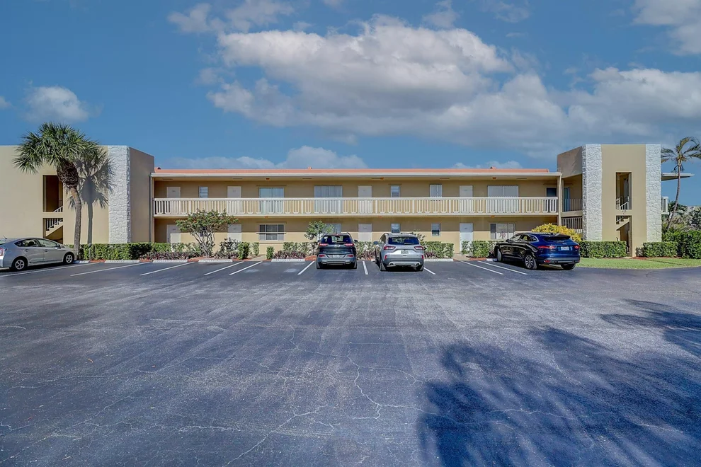 Unit for sale at 409 Us Highway 1, North Palm Beach, FL 33408