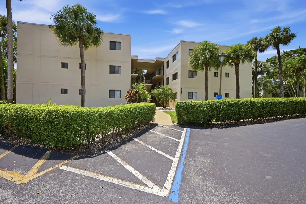 Unit for sale at 5370 Las Verdes Circle, Delray Beach, FL 33484