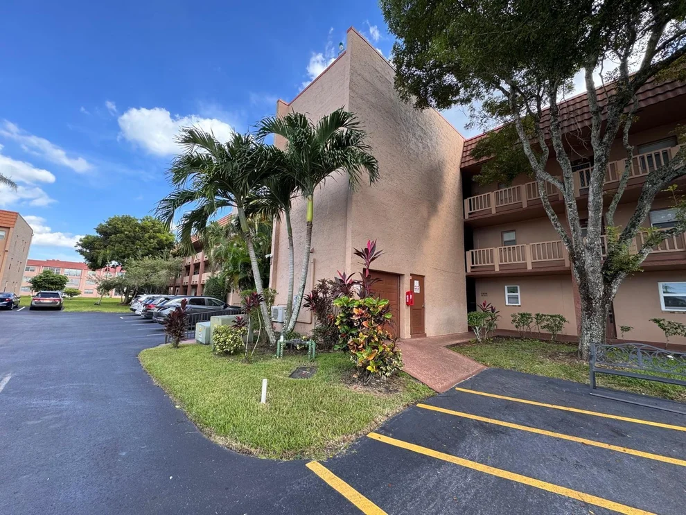 Unit for sale at 9660 SUNRISE LAKES Boulevard, Sunrise, FL 33322