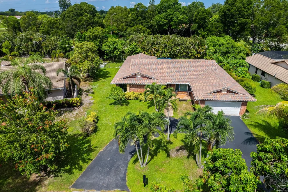 Unit for sale at 102 NW 83rd Way, Coral Springs, FL 33071