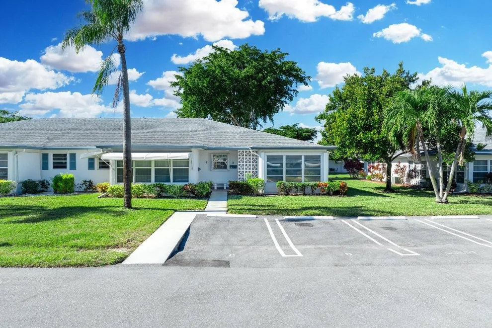 Unit for sale at 1200 S Drive Circle, Delray Beach, FL 33445