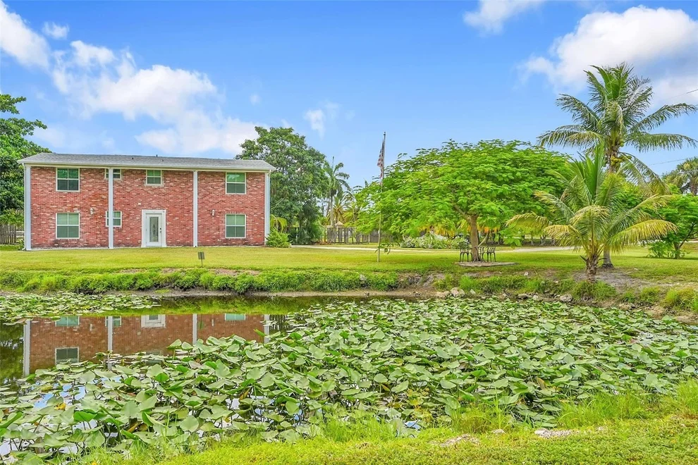 Unit for sale at 1201 N Old Hiatus Road, Plantation, FL 33323