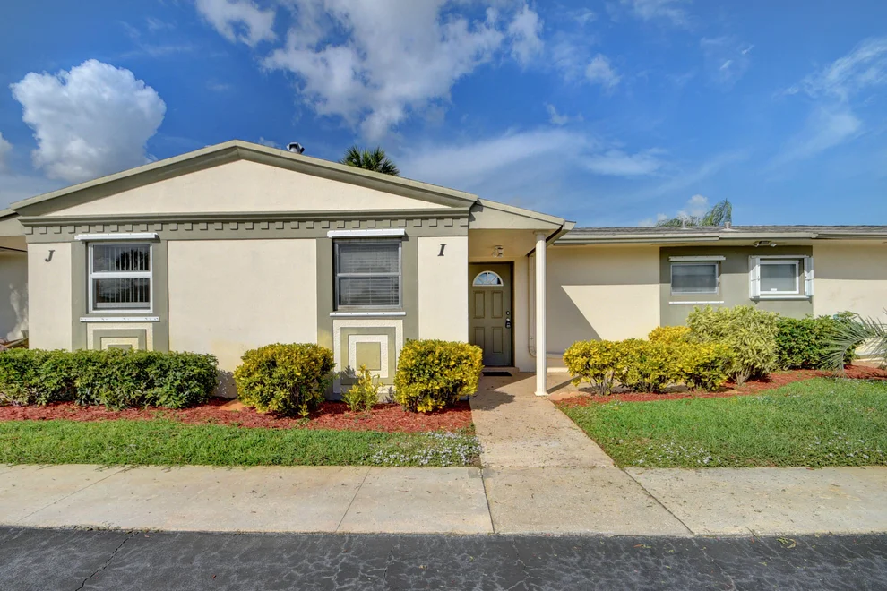 Unit for sale at 2803 Crosley Drive W, West Palm Beach, FL 33415