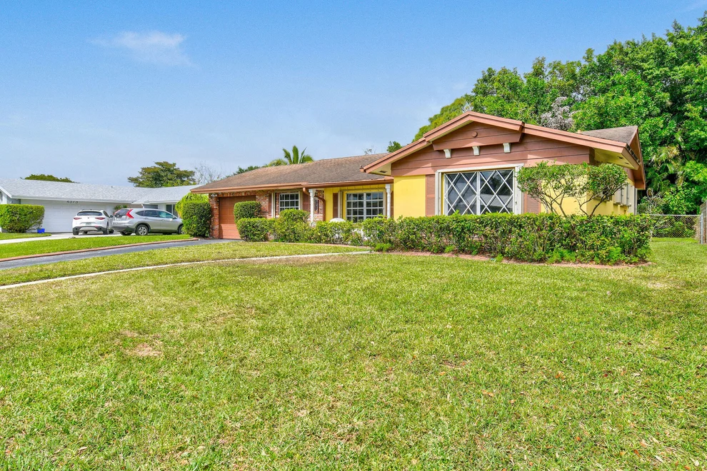 Unit for sale at 4361 Daffodil Circle S, Palm Beach Gardens, FL 33410