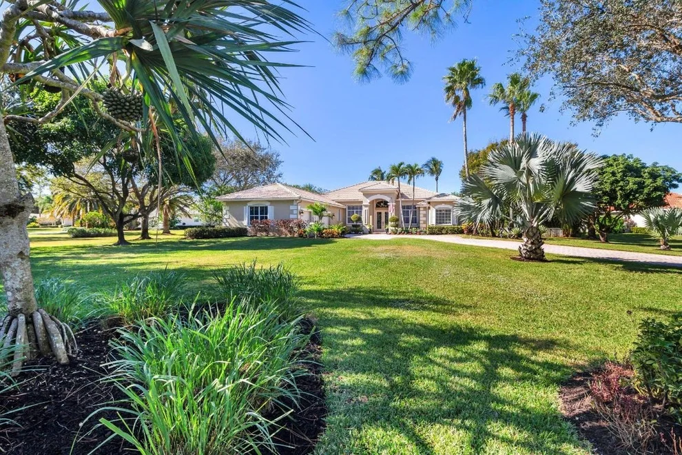Unit for sale at 7605 Woodsmuir Drive, Palm Beach Gardens, FL 33412