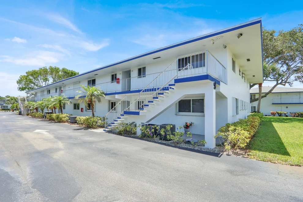Unit for sale at 9 Westwood Avenue, Tequesta, FL 33469
