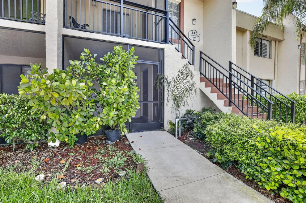 Unit for sale at 410 Lakeview Drive, Weston, FL 33326