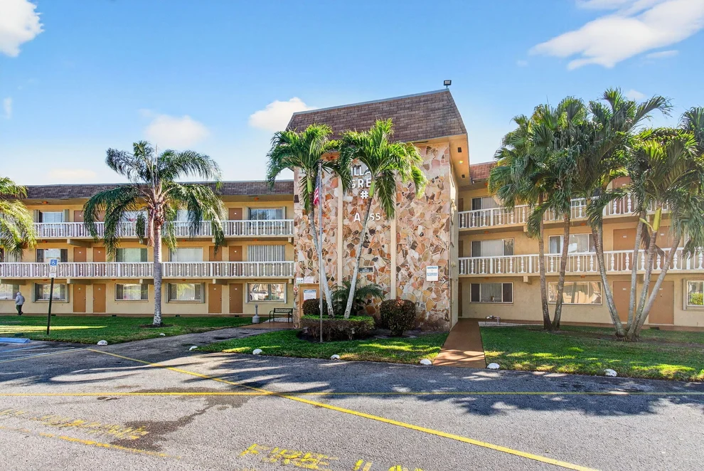 Unit for sale at 555 Purdy Lane, Palm Springs, FL 33461