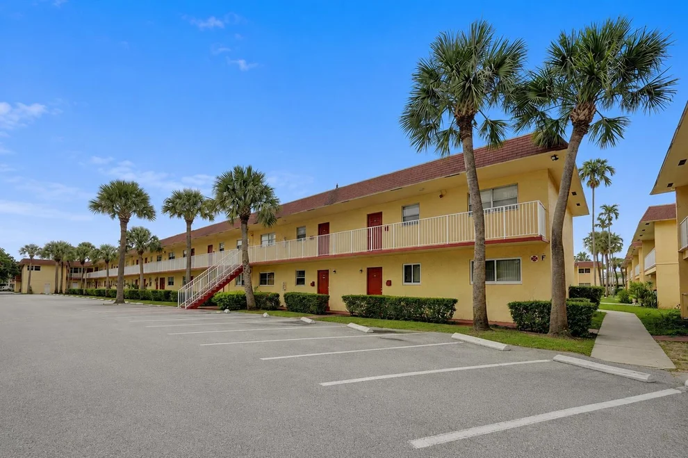 Unit for sale at 850 E Commercial Boulevard, Oakland Park, FL 33334
