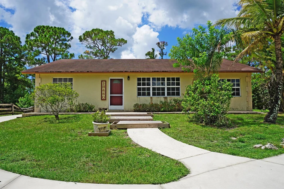 Unit for sale at 13440 53rd Court N, The Acreage, FL 33411