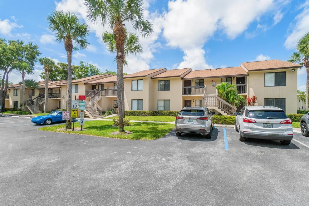 Unit for sale at 6660 Somerset Drive, Boca Raton, FL 33433