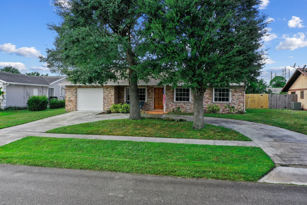 Unit for sale at 144 Cordoba Circle, Royal Palm Beach, FL 33411