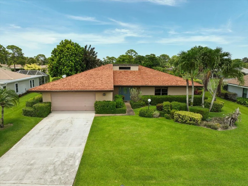 Unit for sale at 13518 Crosspointe Drive, Palm Beach Gardens, FL 33418