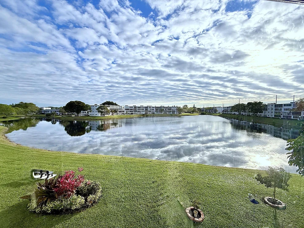 Unit for sale at 3082 Oakridge U, Deerfield Beach, FL 33442