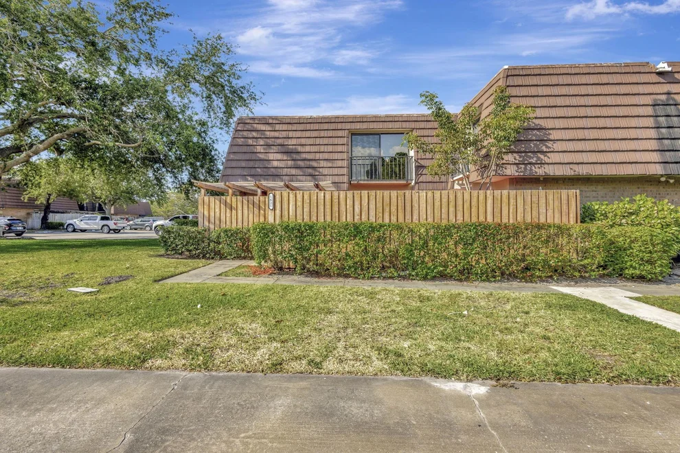 Unit for sale at 1621 16th Lane, Palm Beach Gardens, FL 33418