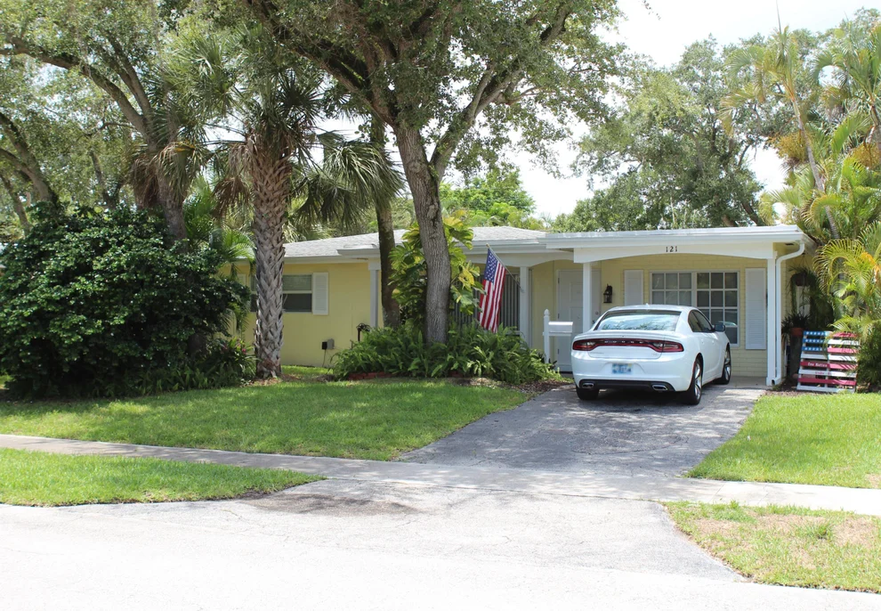 Unit for sale at 121 SW 6th Terrace, Boca Raton, FL 33486
