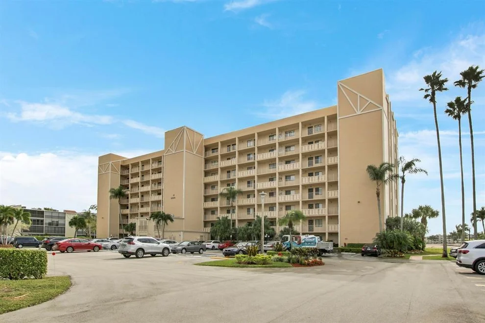 Unit for sale at 6866 Huntington Lane, Delray Beach, FL 33446