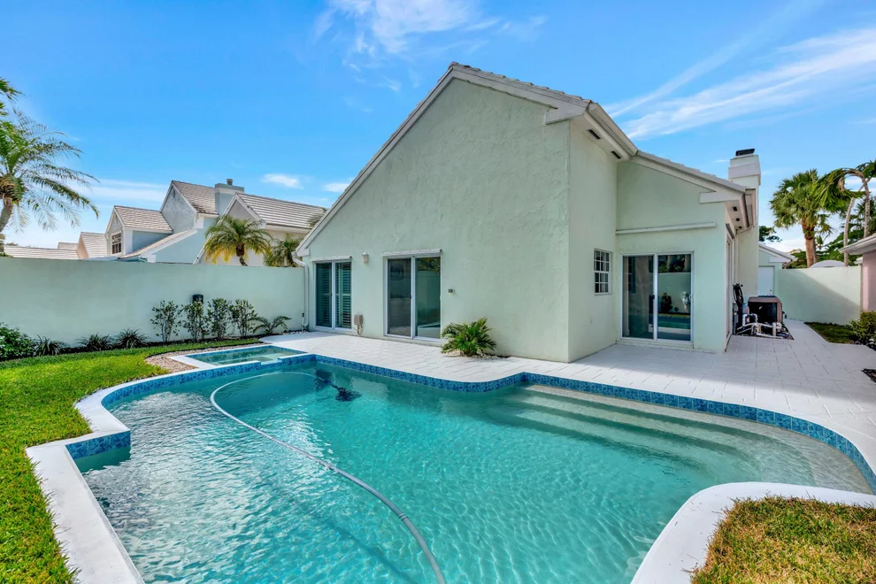 Unit for sale at 3 Dorchester Circle, Palm Beach Gardens, FL 33418