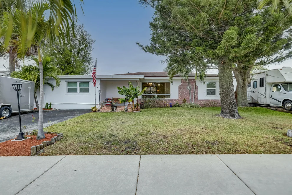 Unit for sale at 3309 SW 17 Street, Fort Lauderdale, FL 33312