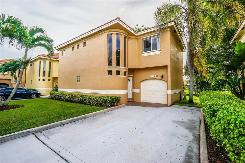 Unit for sale at 11277 Lakeview Drive, Coral Springs, FL 33071