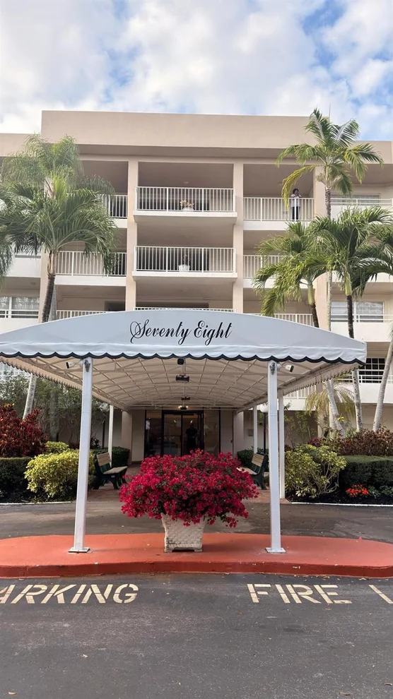 Unit for sale at 3960 Oaks Clubhouse Drive, Pompano Beach, FL 33069