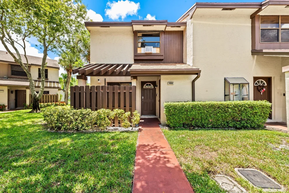 Unit for sale at 4902 NW 82nd Avenue, Fort Lauderdale, FL 33351