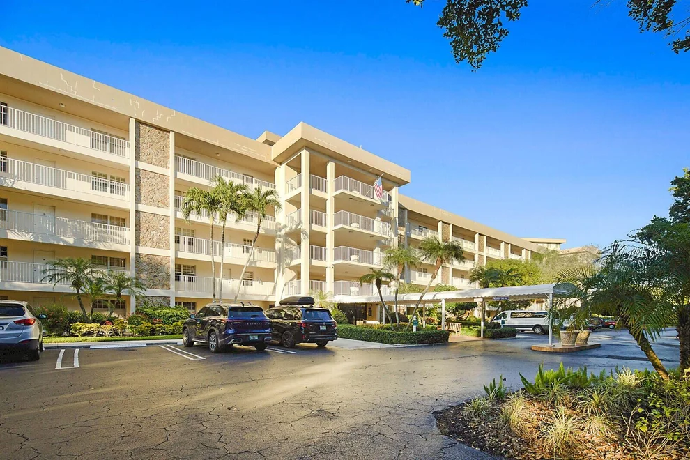 Unit for sale at 3503 Oaks Way, Pompano Beach, FL 33069