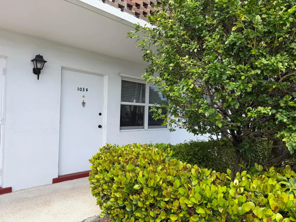 Unit for sale at 2050 NE 39th Street NE, Lighthouse Point, FL 33064