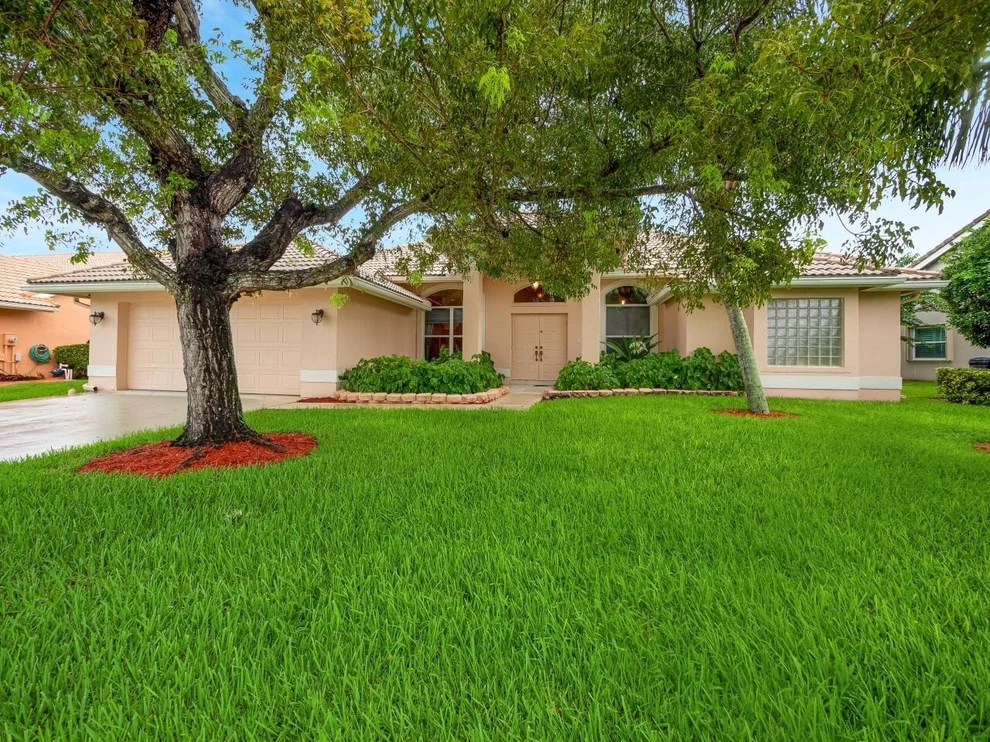 Unit for sale at 6363 Blue Bay Circle, Lake Worth, FL 33467