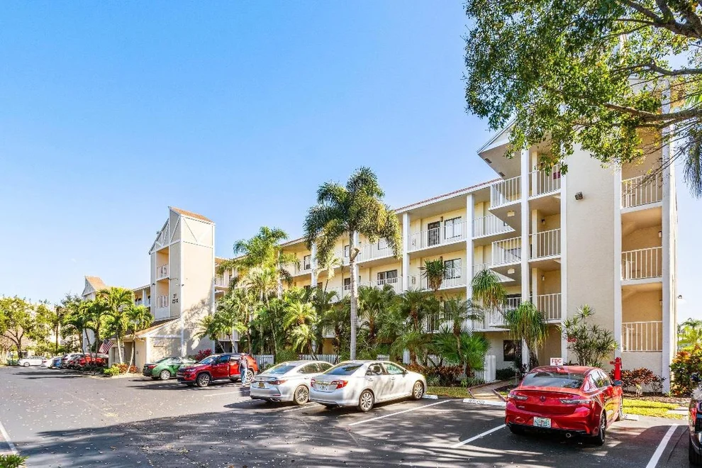 Unit for sale at 7270 Ashford Place, Delray Beach, FL 33446