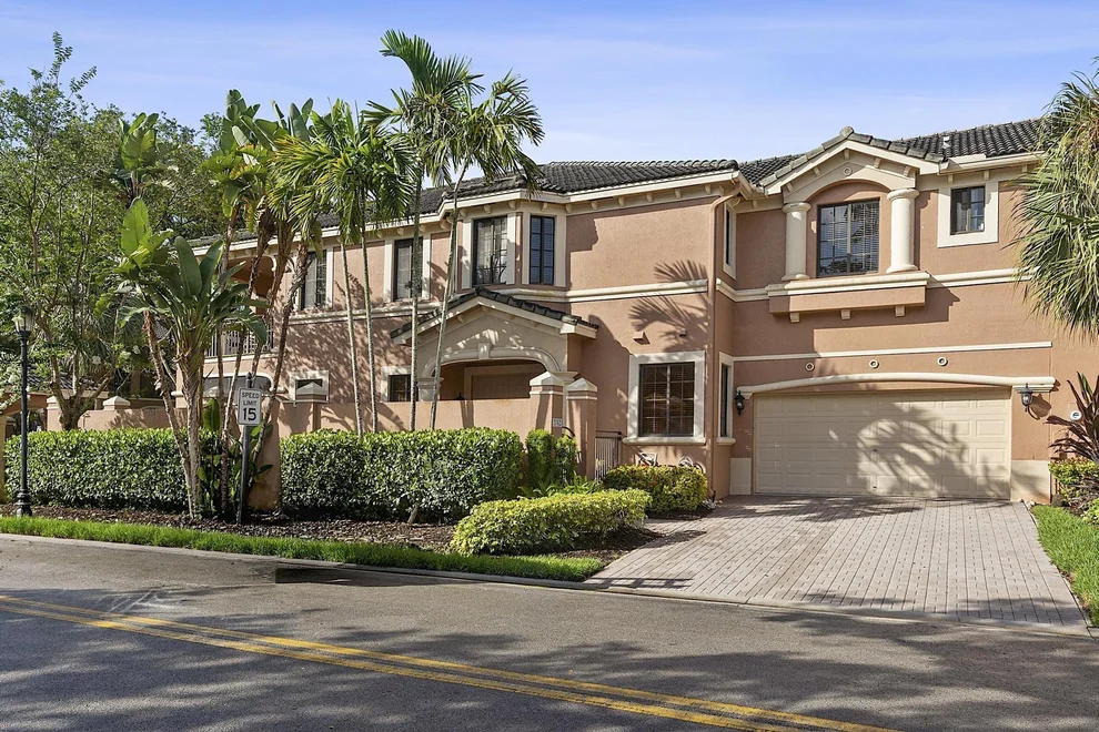 Unit for sale at 2742 Kinsington Circle, Weston, FL 33332