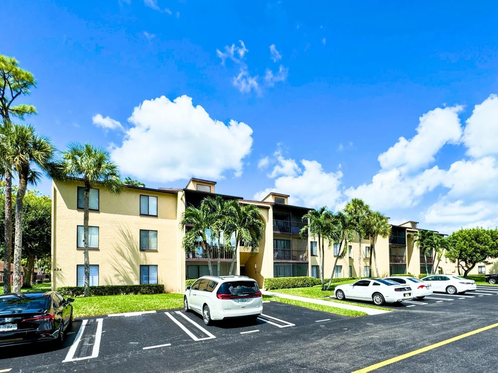 Unit for sale at 624 Sea Pine Way, Greenacres, FL 33415