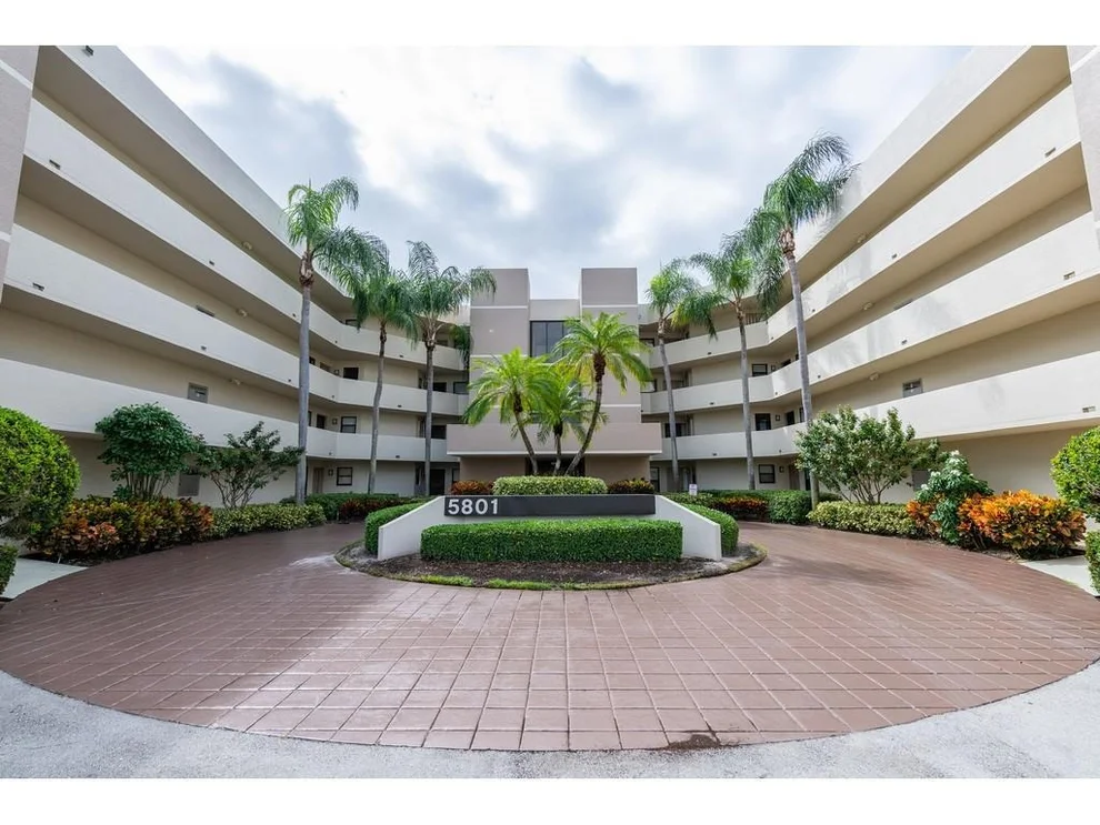 Unit for sale at 5801 Camino Del Sol, Boca Raton, FL 33433