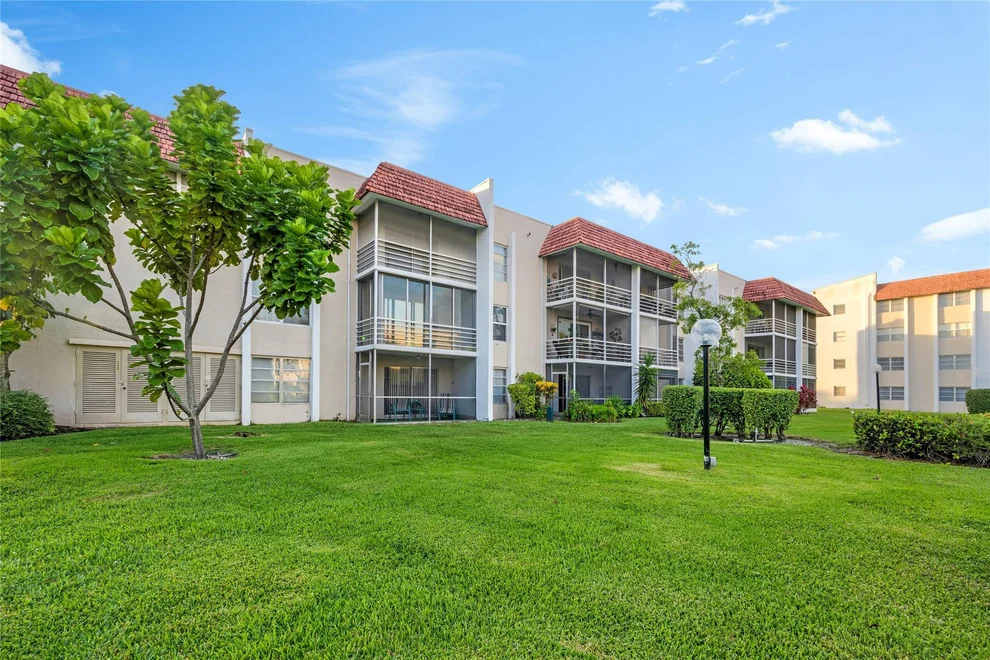 Unit for sale at 3774 Inverrary Boulevard, Fort Lauderdale, FL 33319