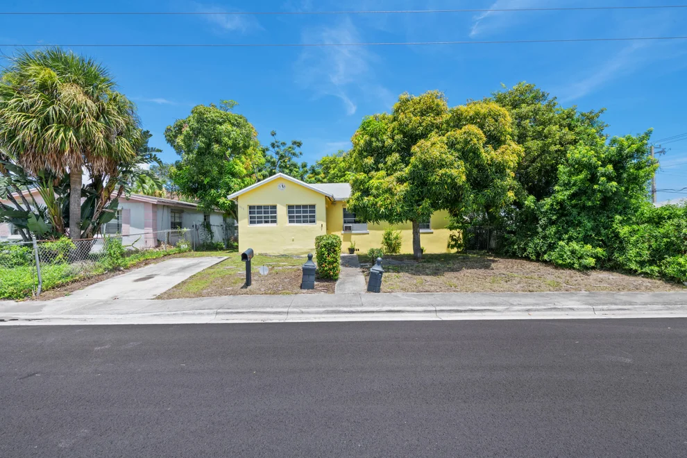 Unit for sale at 616 W 5TH Street, Riviera Beach, FL 33404
