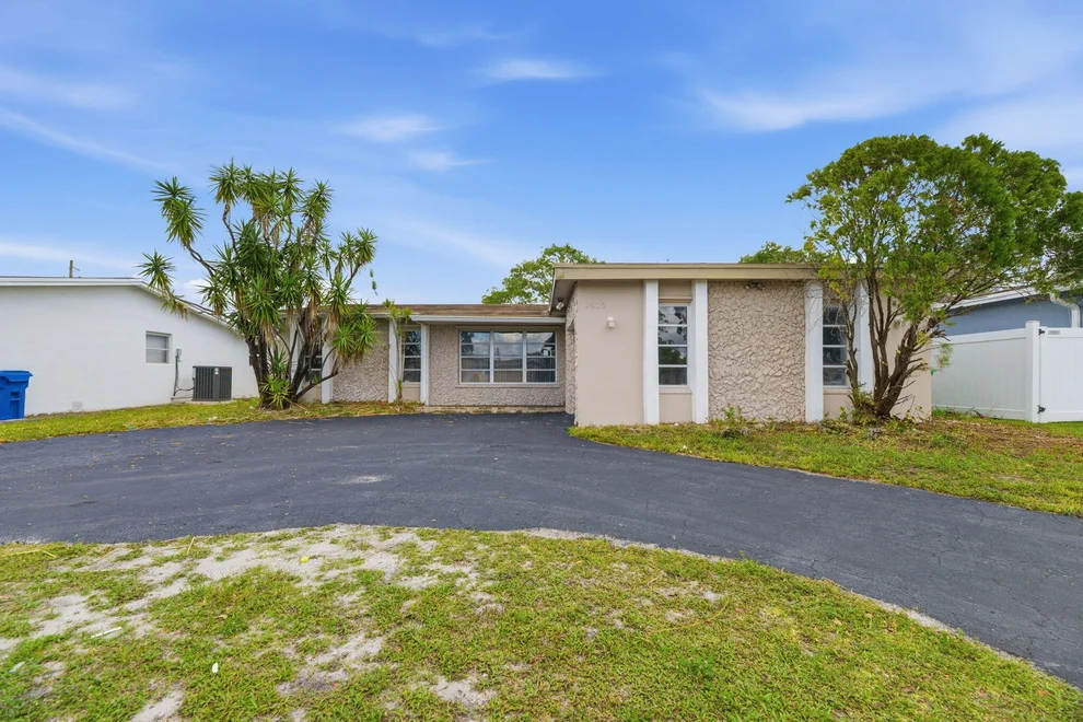Unit for sale at 2420 NW 89th Avenue, Sunrise, FL 33322