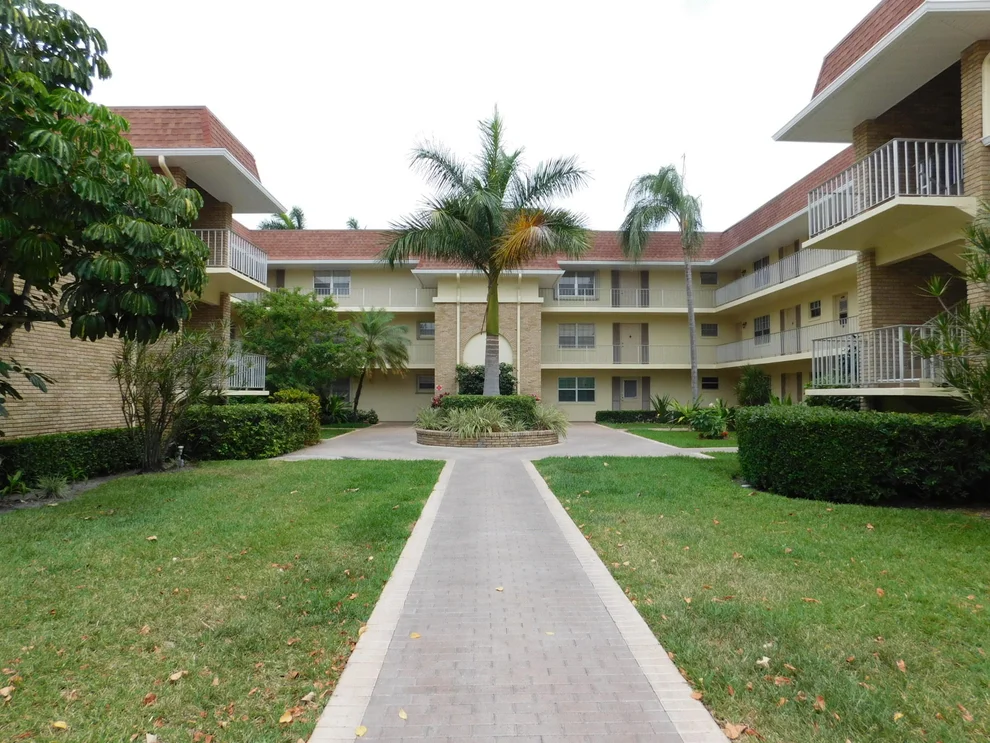Unit for sale at 5580 Tamberlane Circle, Palm Beach Gardens, FL 33418