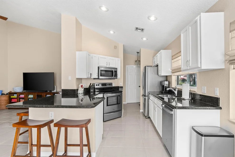 Unit for sale at 5561 Grande Palm Circle, Delray Beach, FL 33484