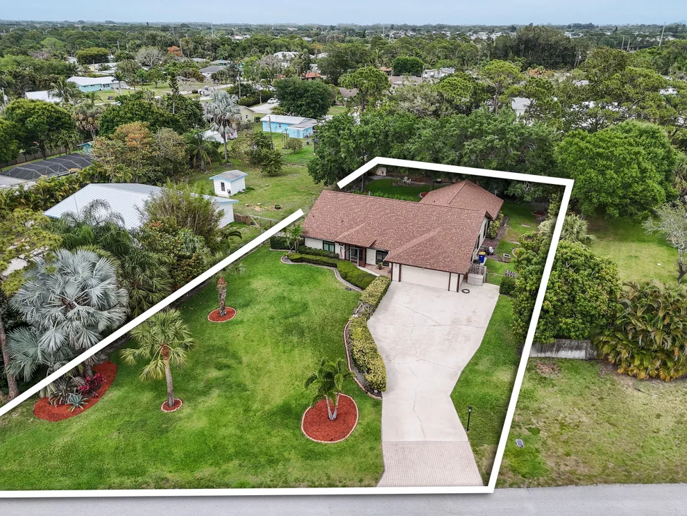 Unit for sale at 6385 SE Circle Street, Hobe Sound, FL 33455