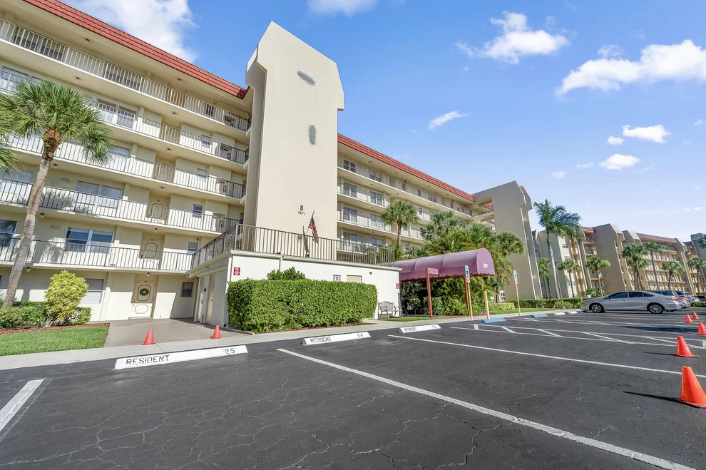 Unit for sale at 3871 Via Poinciana, Lake Worth, FL 33467