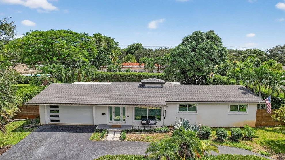 Unit for sale at 382 S Fig Tree Lane, Plantation, FL 33317