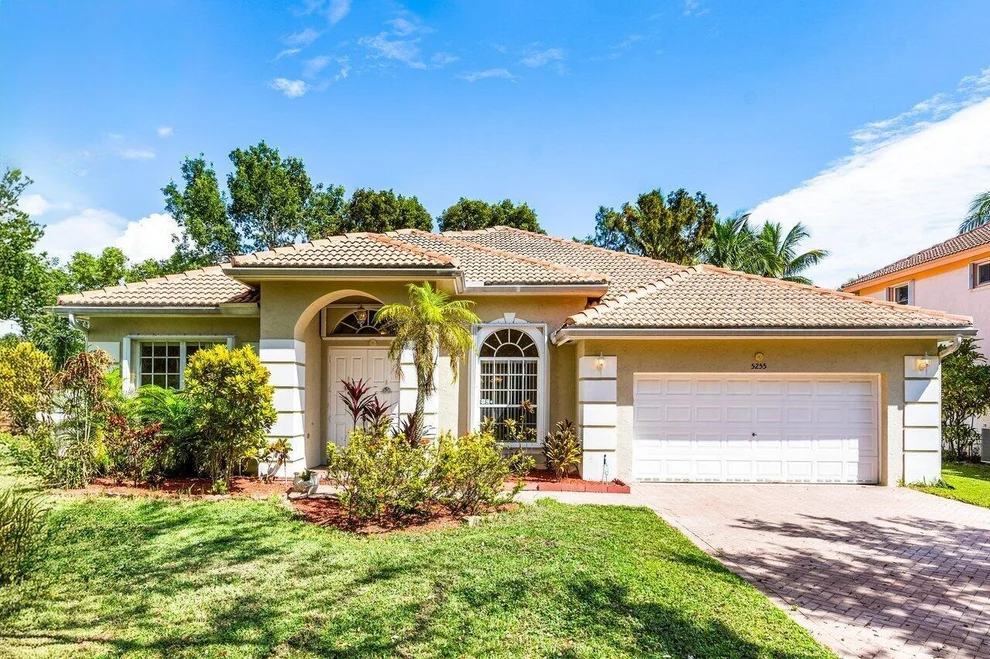 Unit for sale at 5255 NW 95th Avenue, Coral Springs, FL 33076