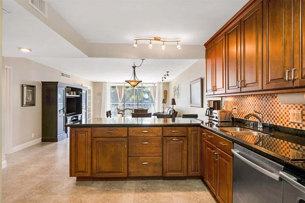 Unit for sale at 3621 Oaks Clubhouse Drive, Pompano Beach, FL 33069