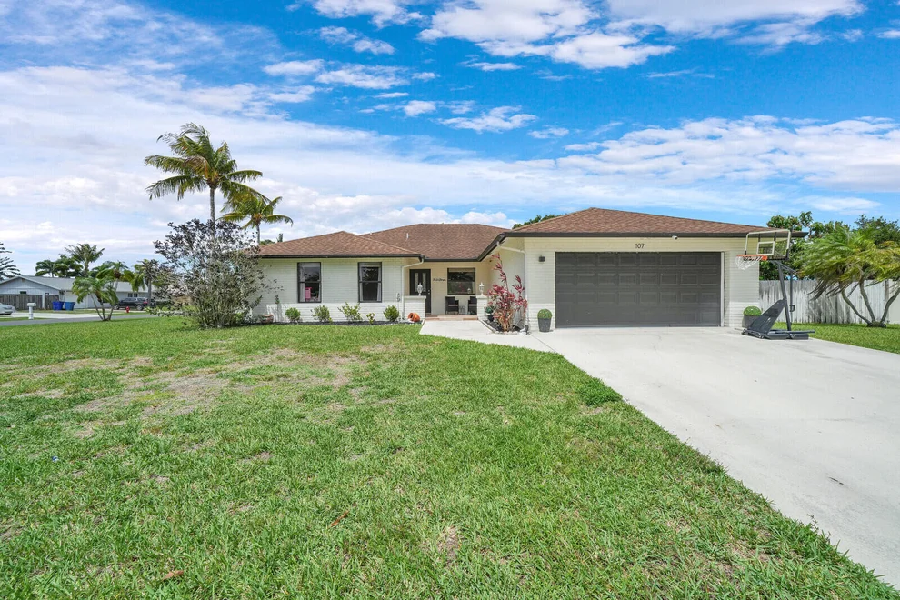 Unit for sale at 107 Segovia Avenue, Royal Palm Beach, FL 33411
