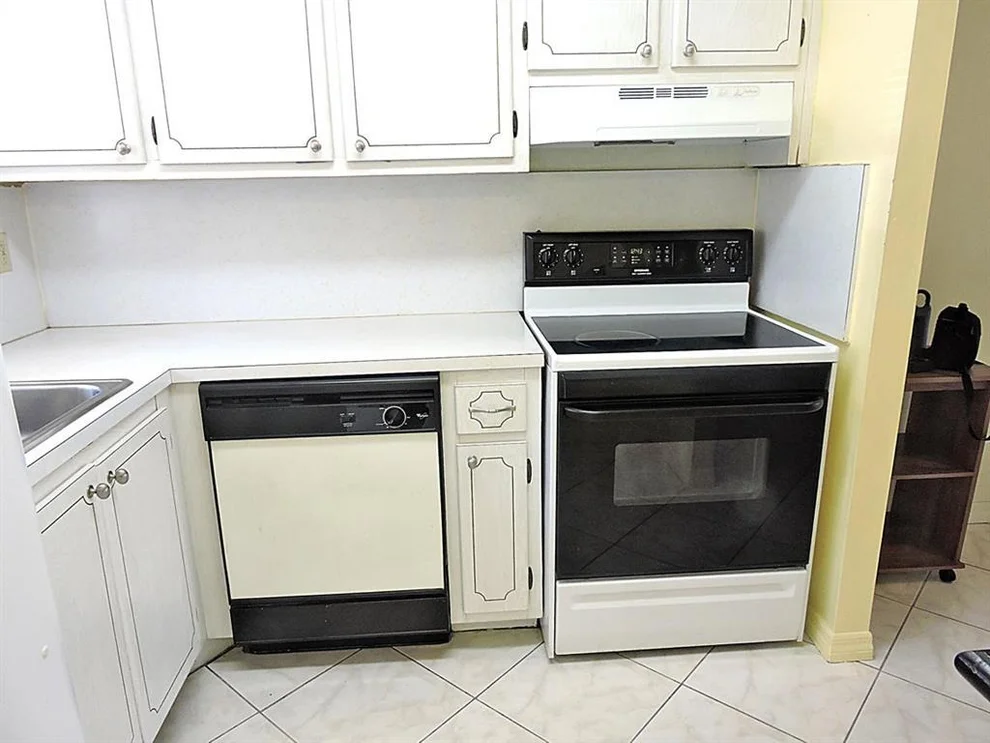 Unit for sale at 3051 E Sunrise Lakes Drive, Sunrise, FL 33322
